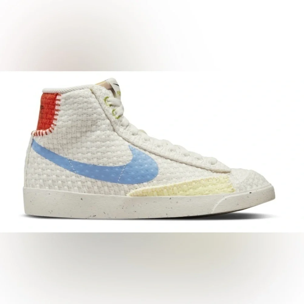 NIKE BLAZERS
